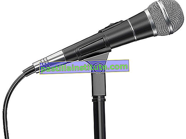 Microfone em um pedestal