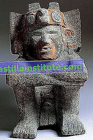 Xiuhtecuhtli, figura di pietra seduta, c.  1400-1500.