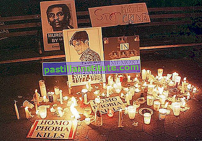 Vigilia con velas para Matthew Shepard, Nueva York, 1998.