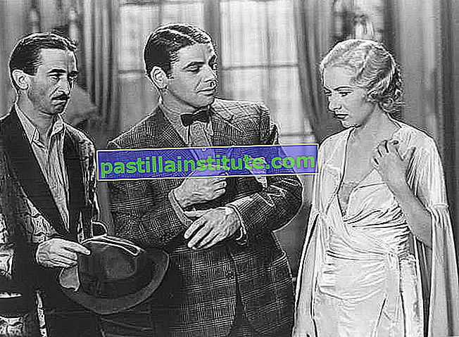 Пол Муни (в средата) в Scarface (1932).